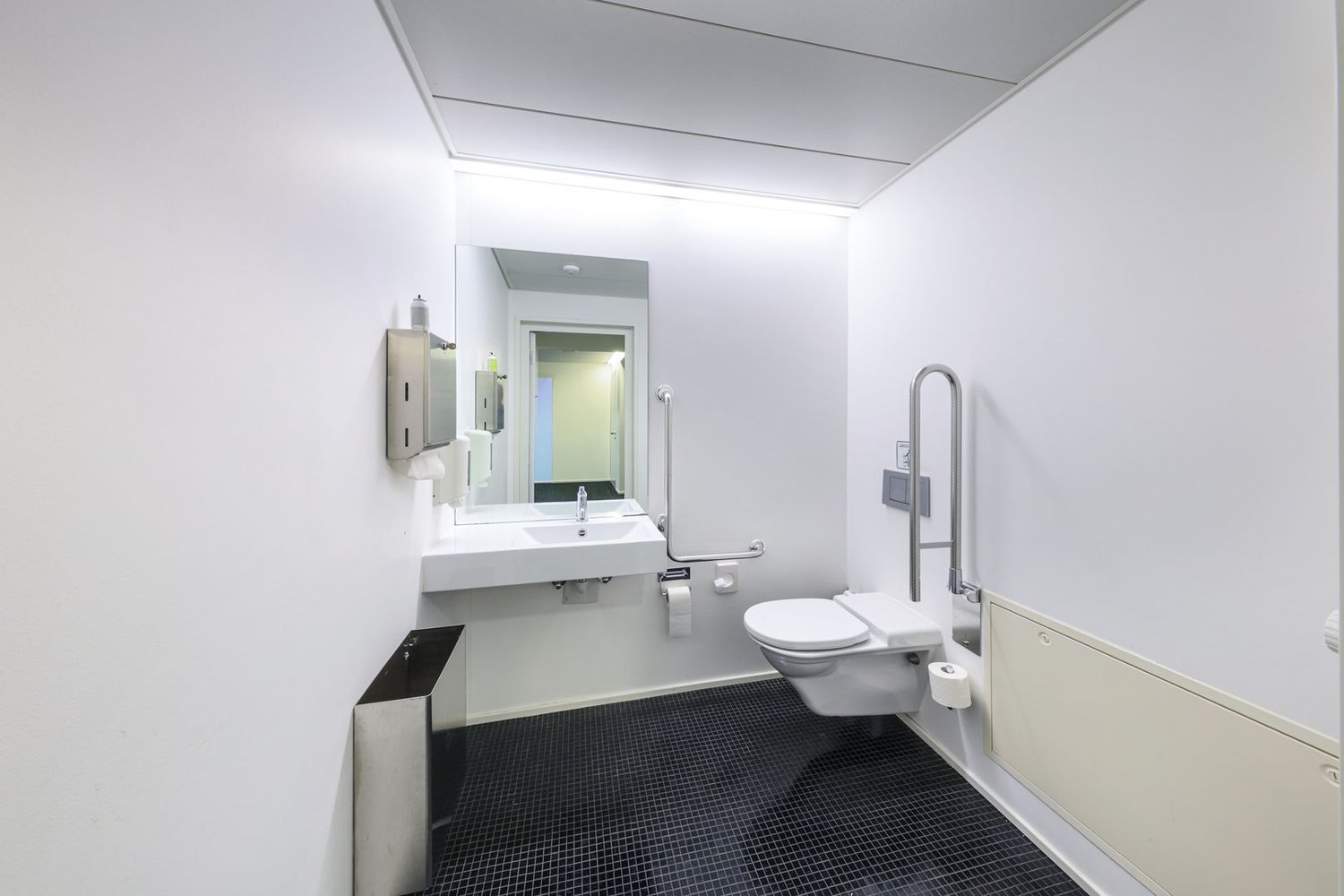 210m² office