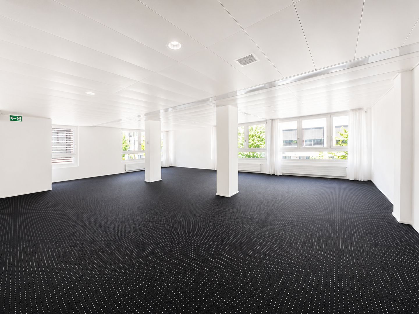 210m² office