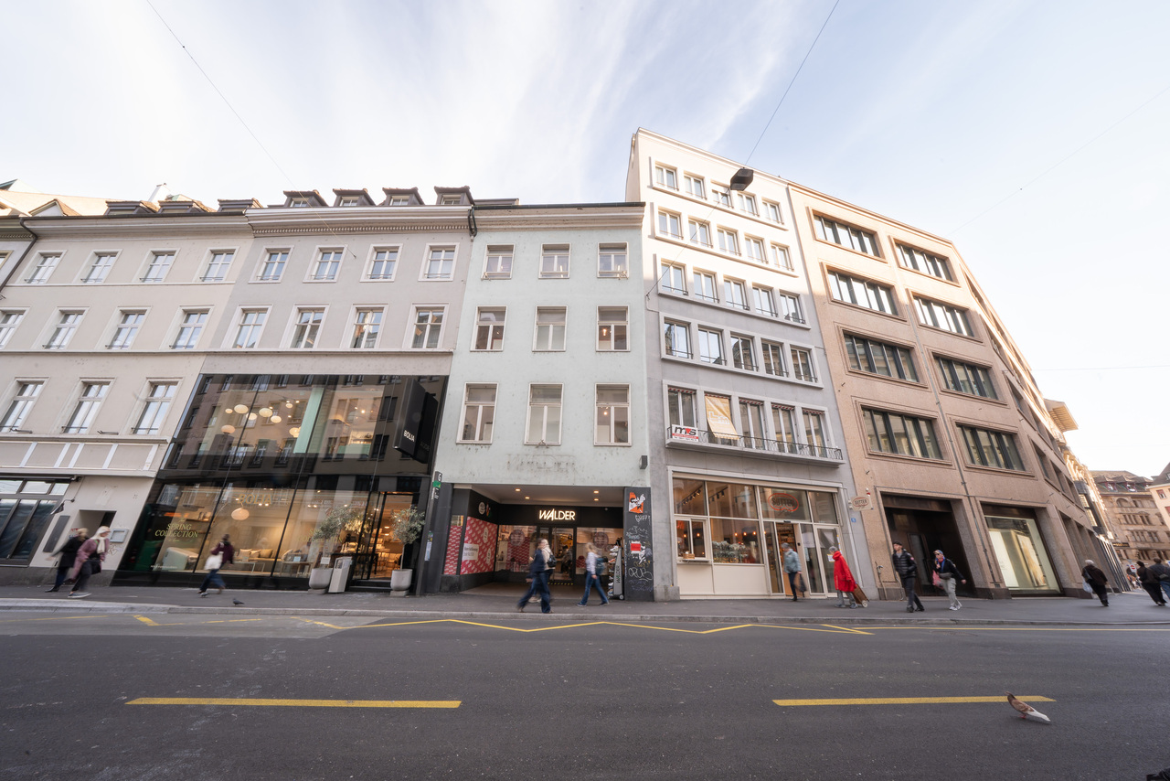 480m² shop