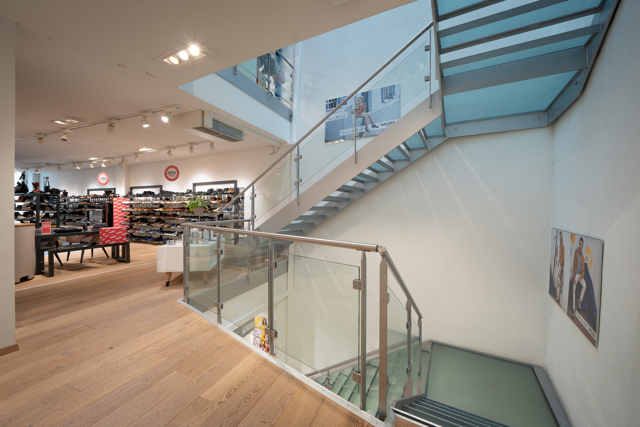 480m² shop