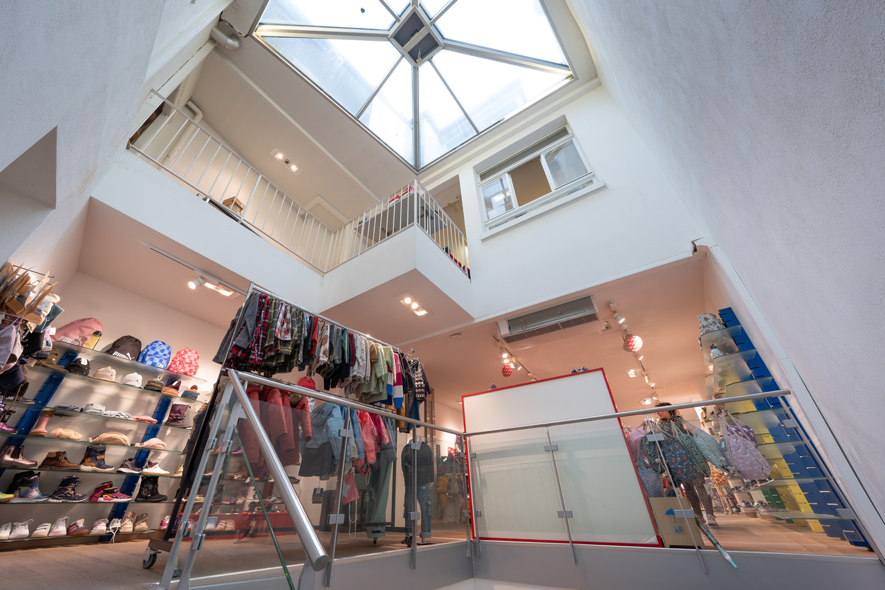 480m² shop