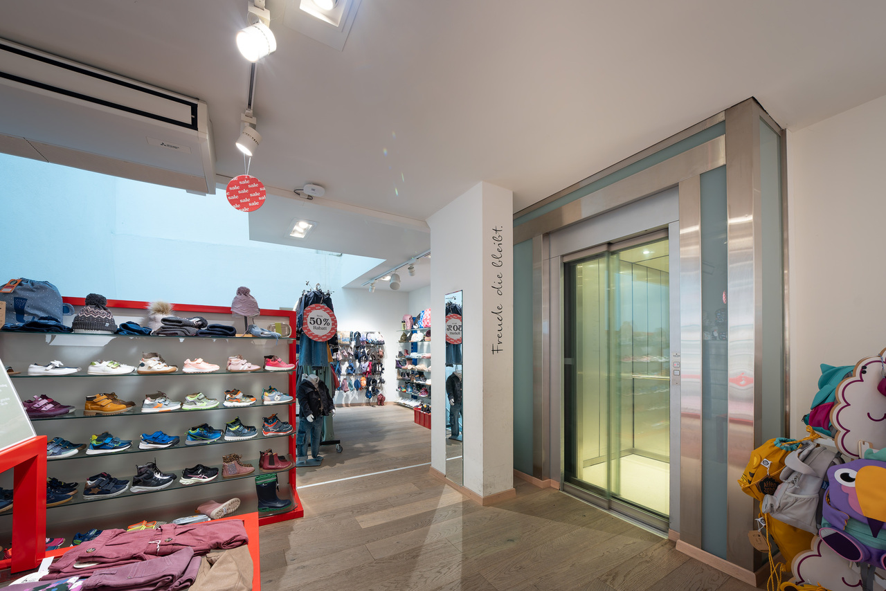 480m² shop
