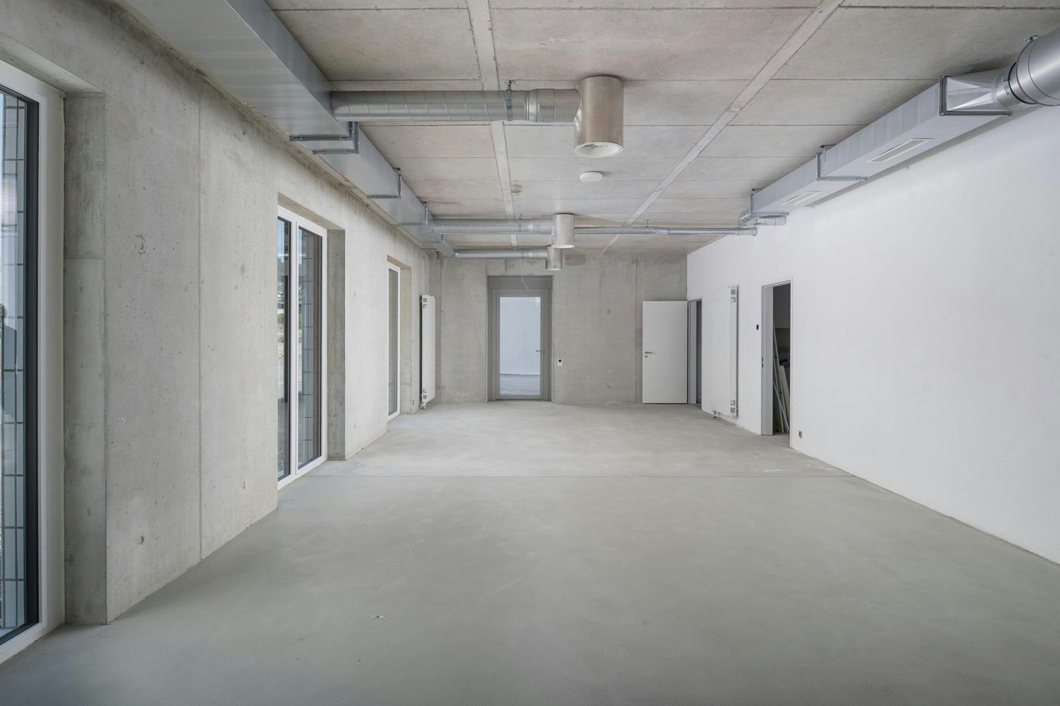 100m² commercial