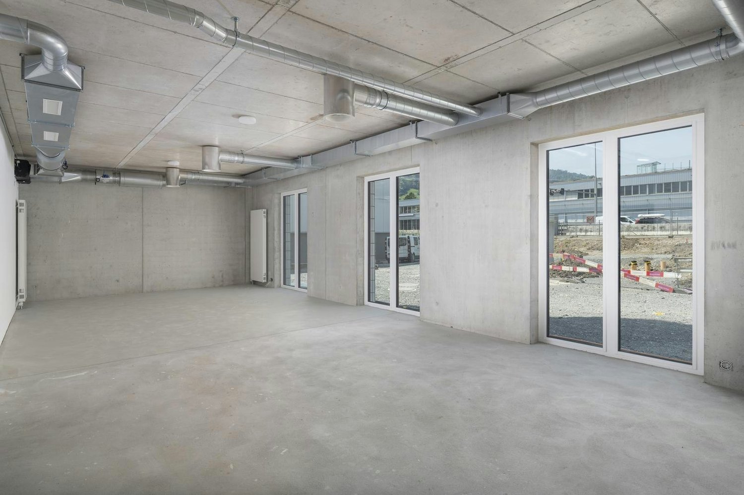 100m² commercial