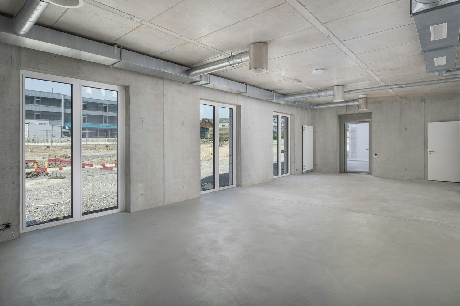 100m² commercial