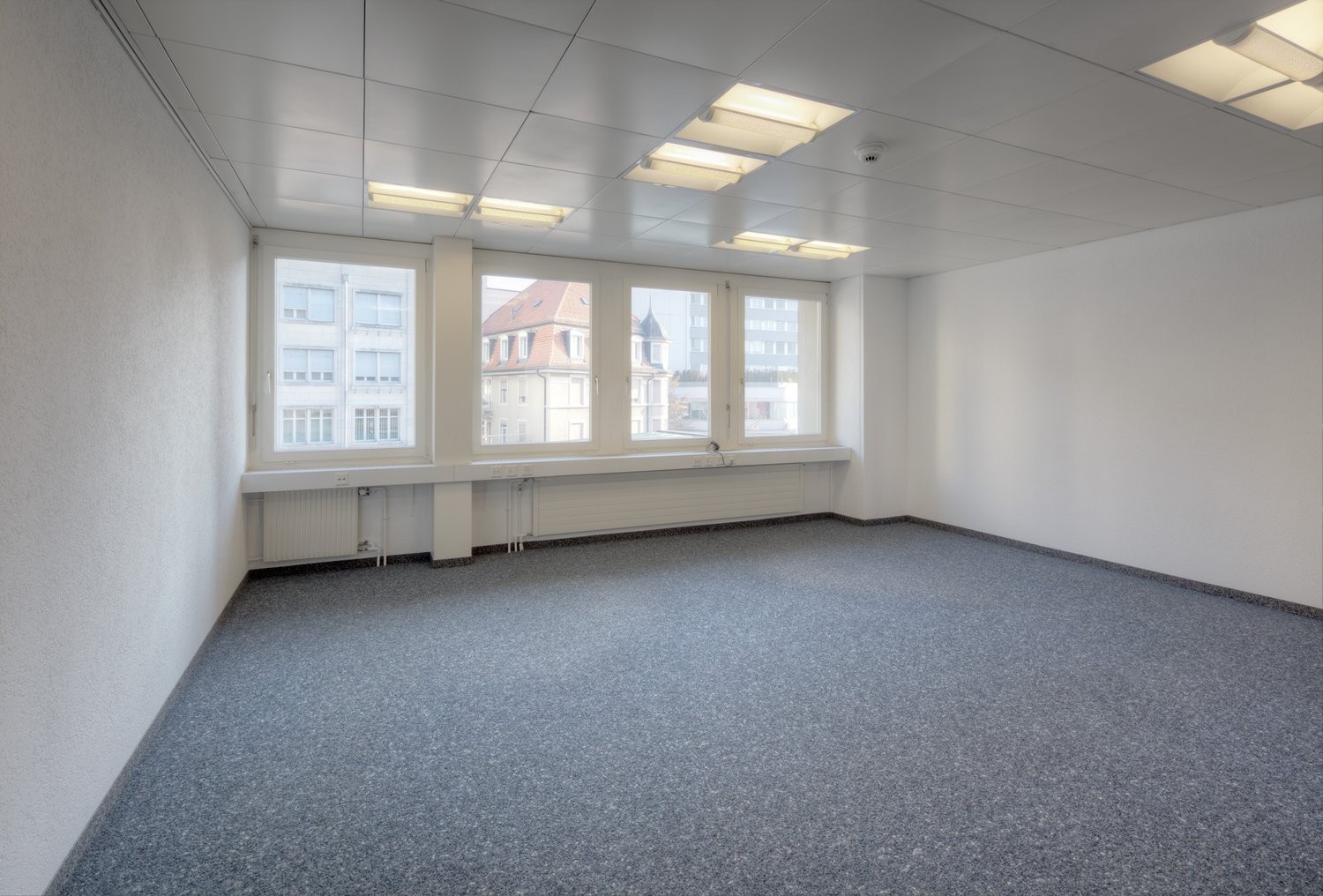 402m² office