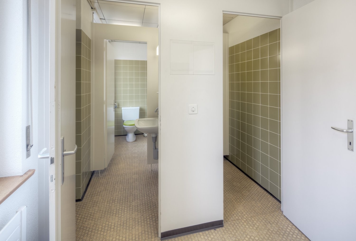 402m² office