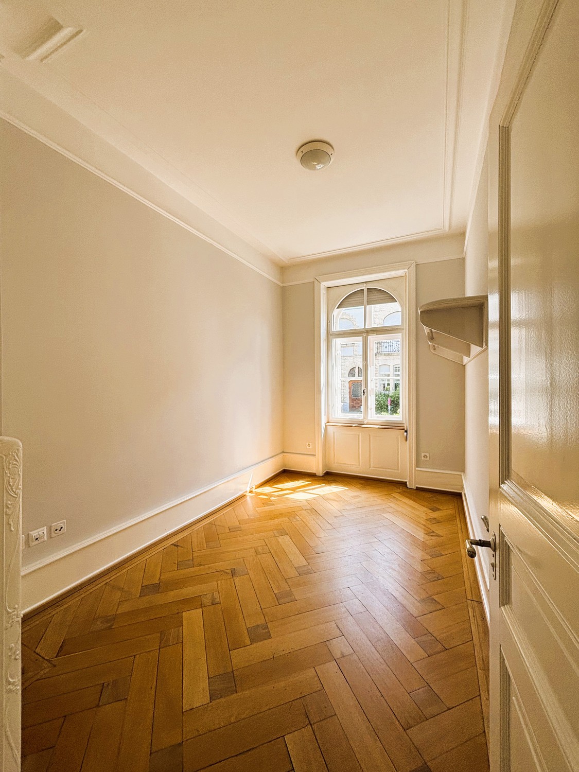 10 rooms single house