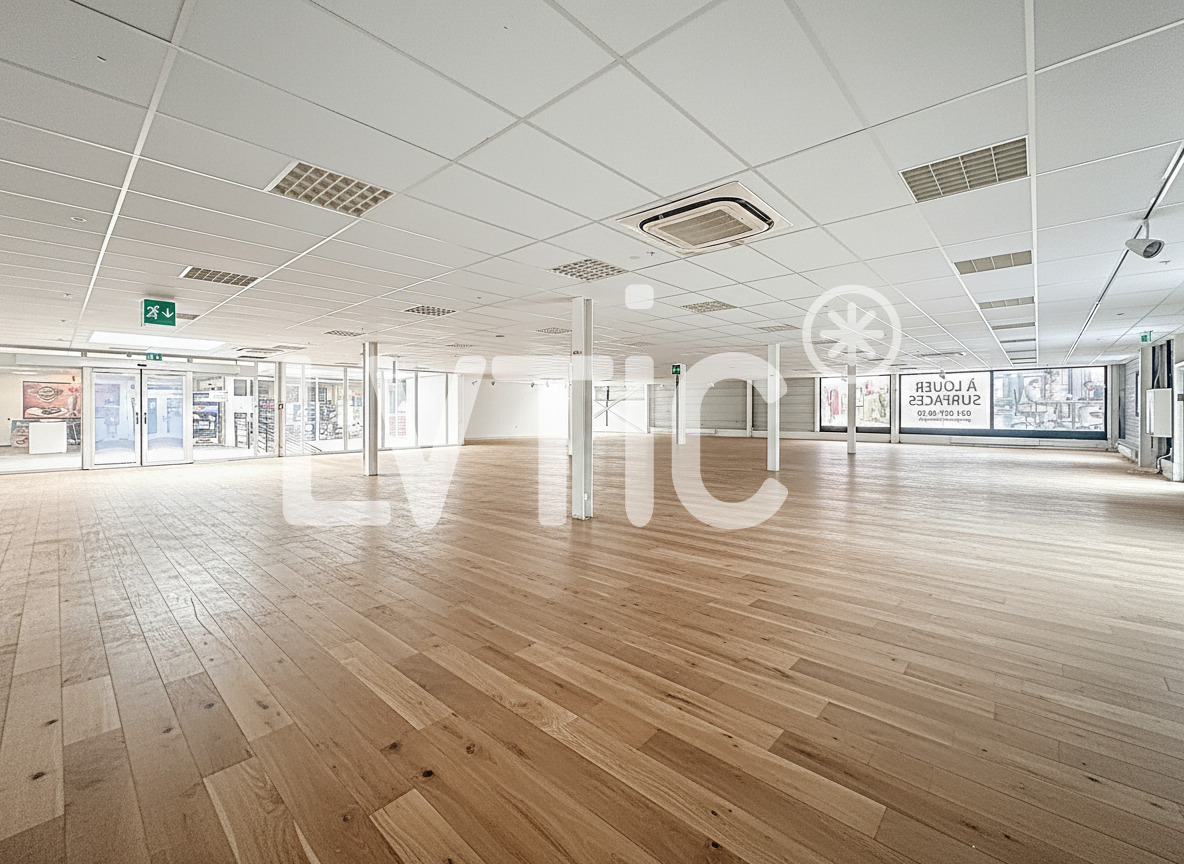 1665m² shop