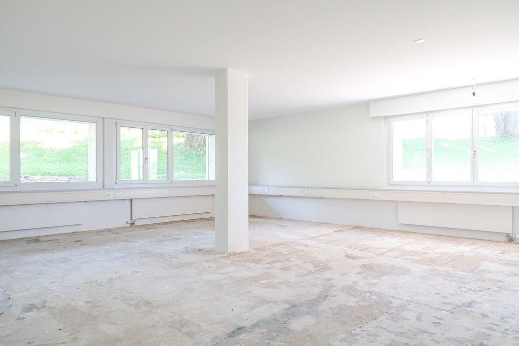 309m² office