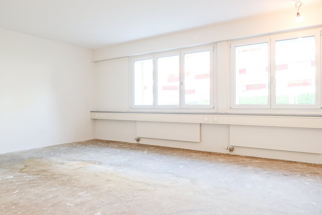 309m² office