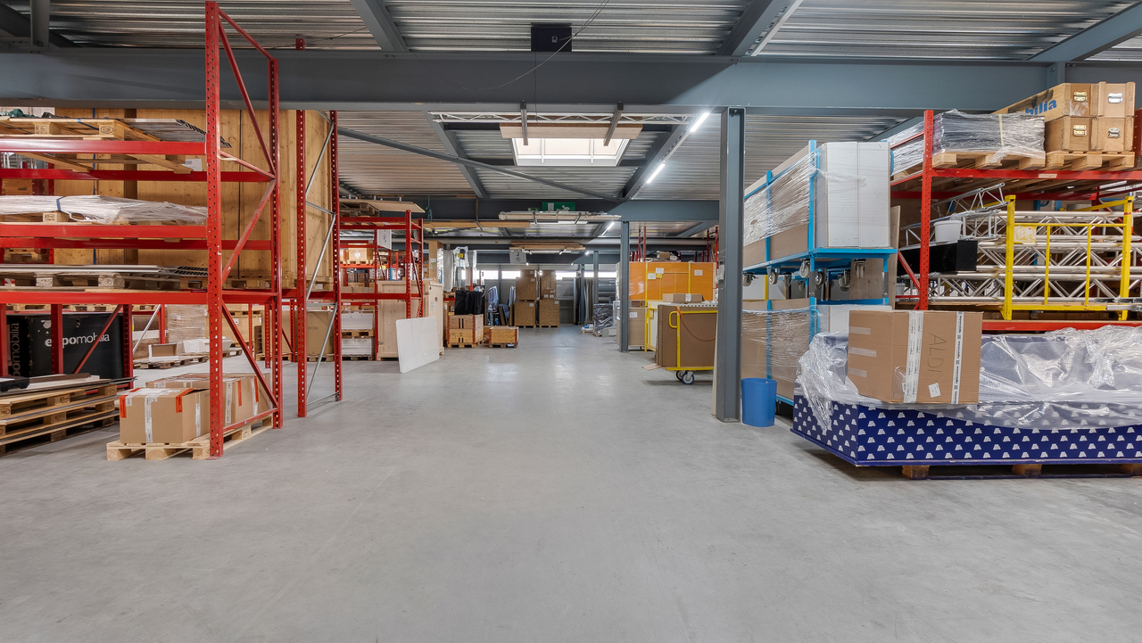 11000m² commercial