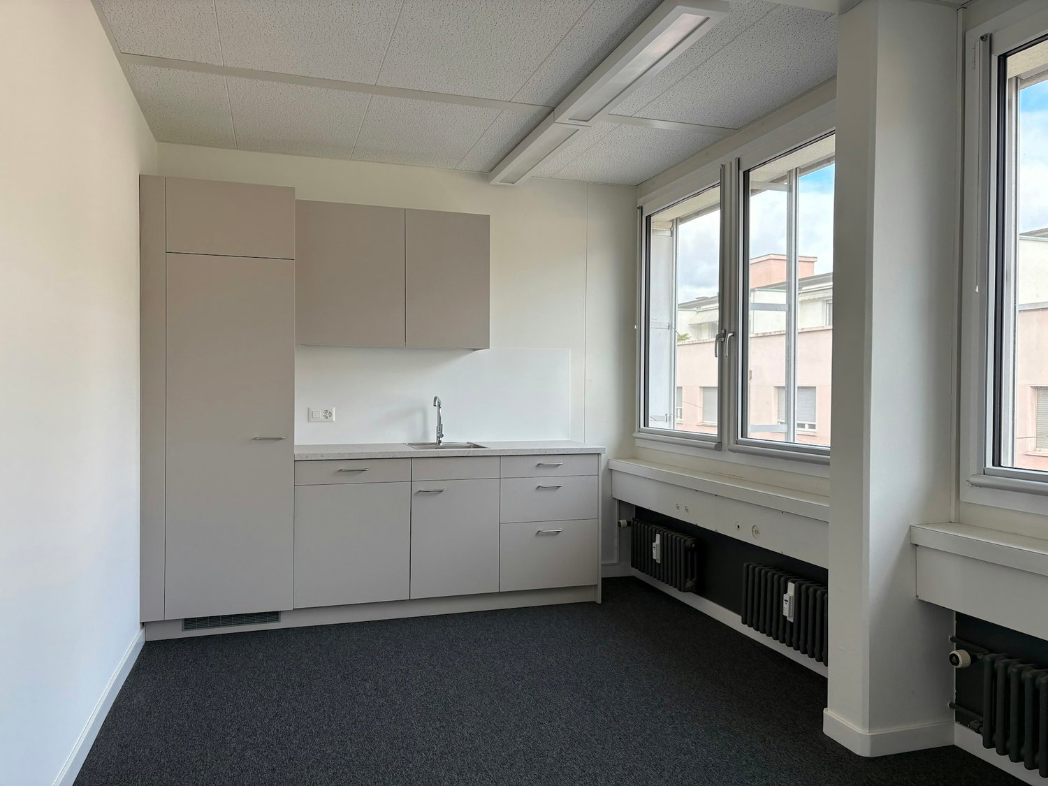 232m² office
