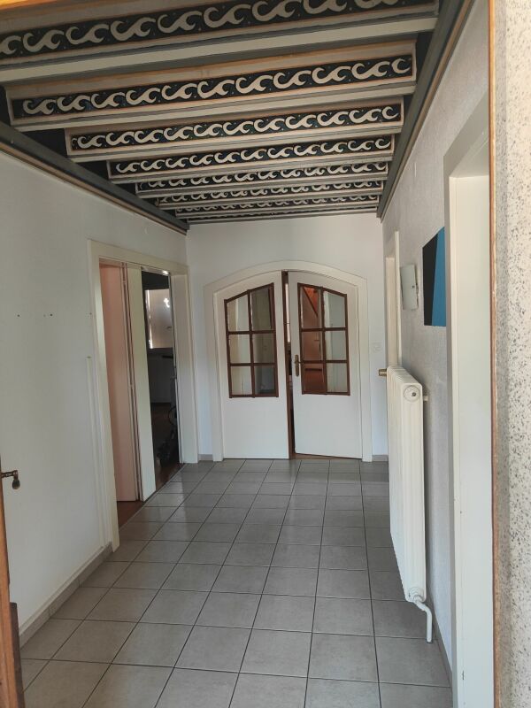 5 rooms apartment