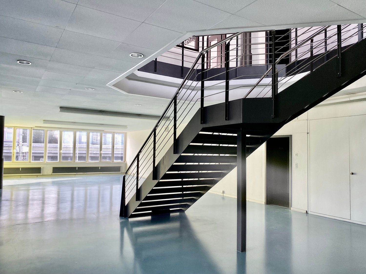 1532m² office