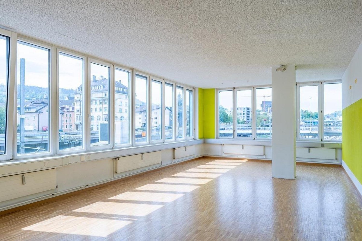 1532m² office