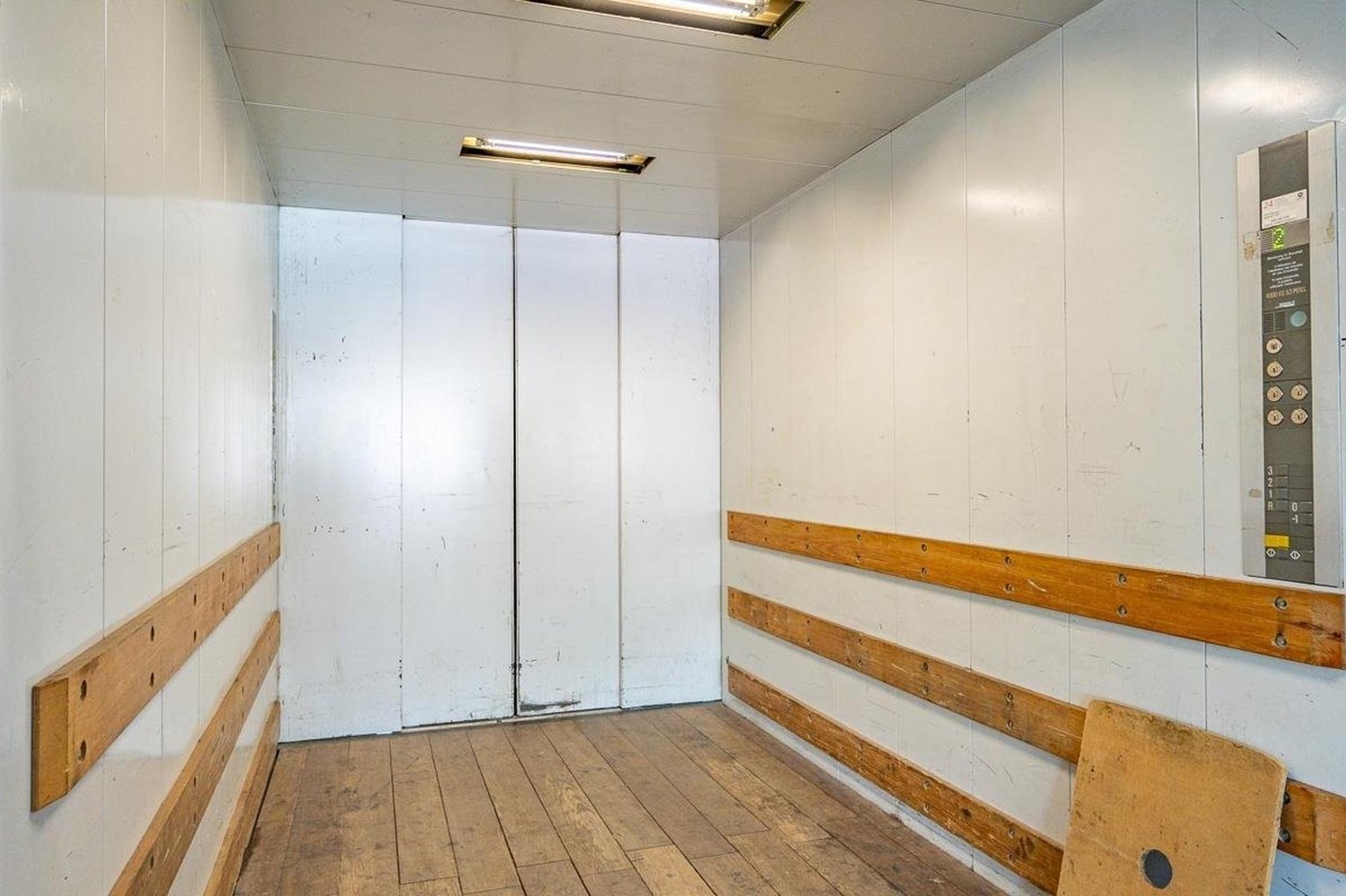 1532m² office