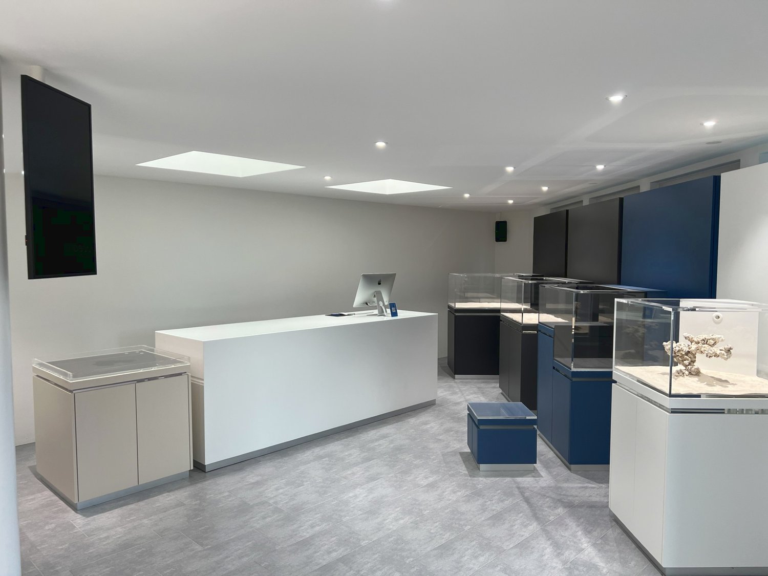 70m² commercial