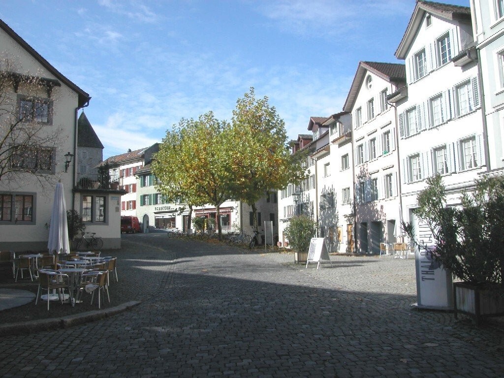 133m² shop