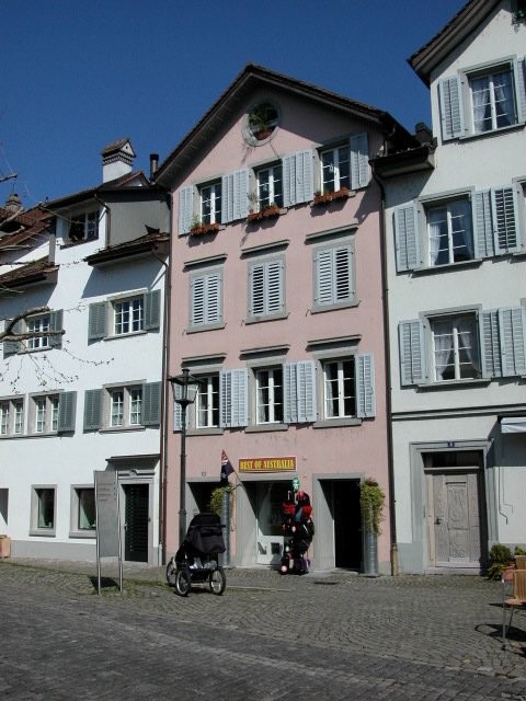 133m² shop