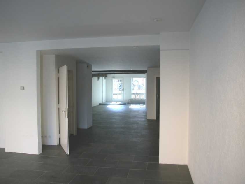 133m² shop