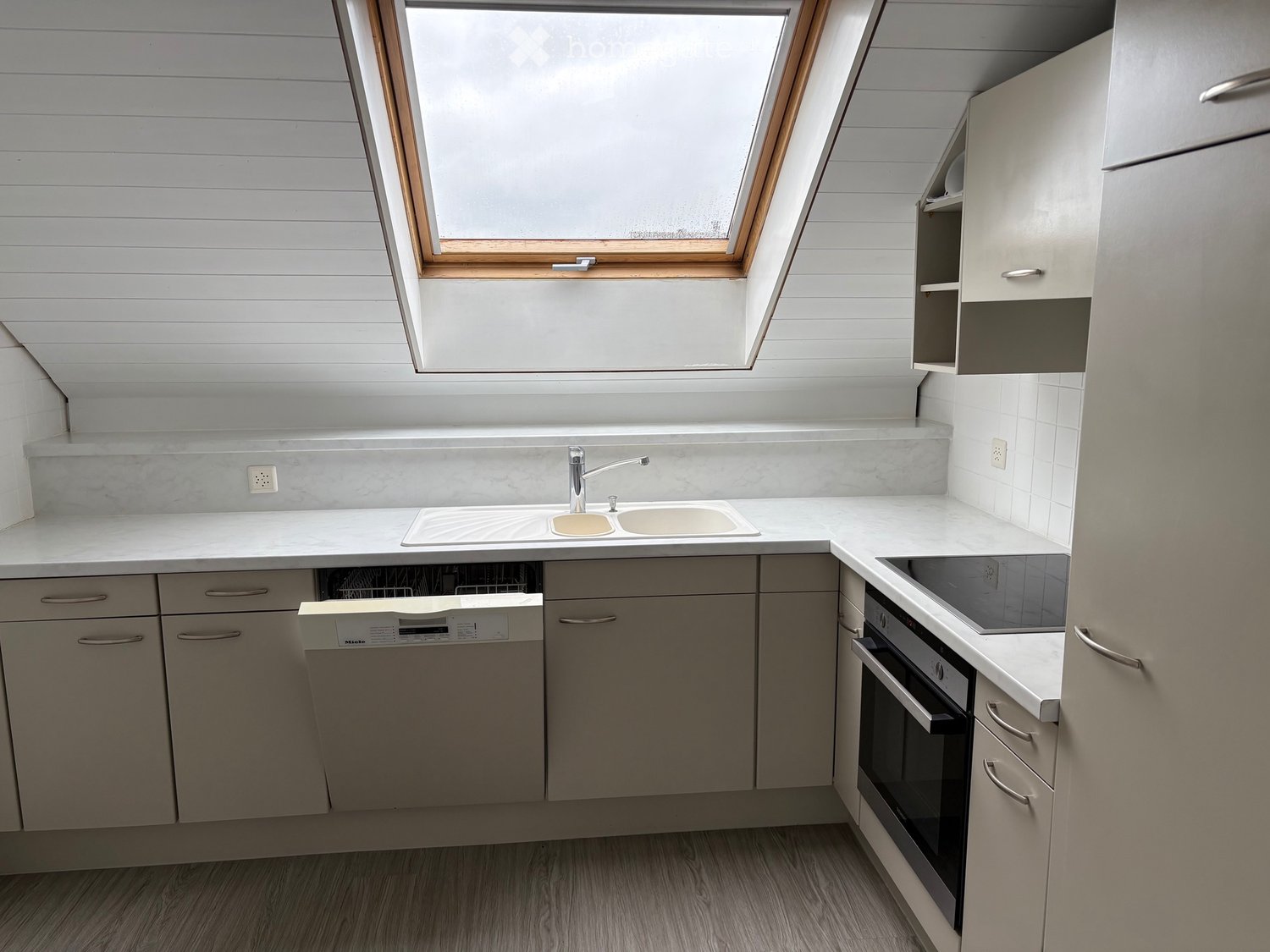 5 rooms apartment