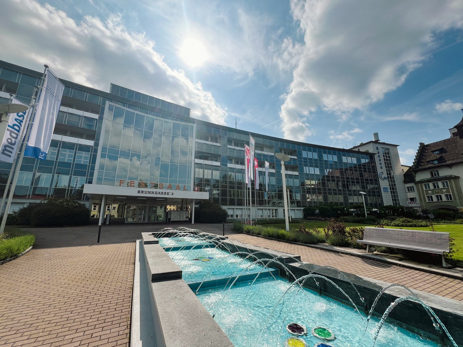 1817m² office