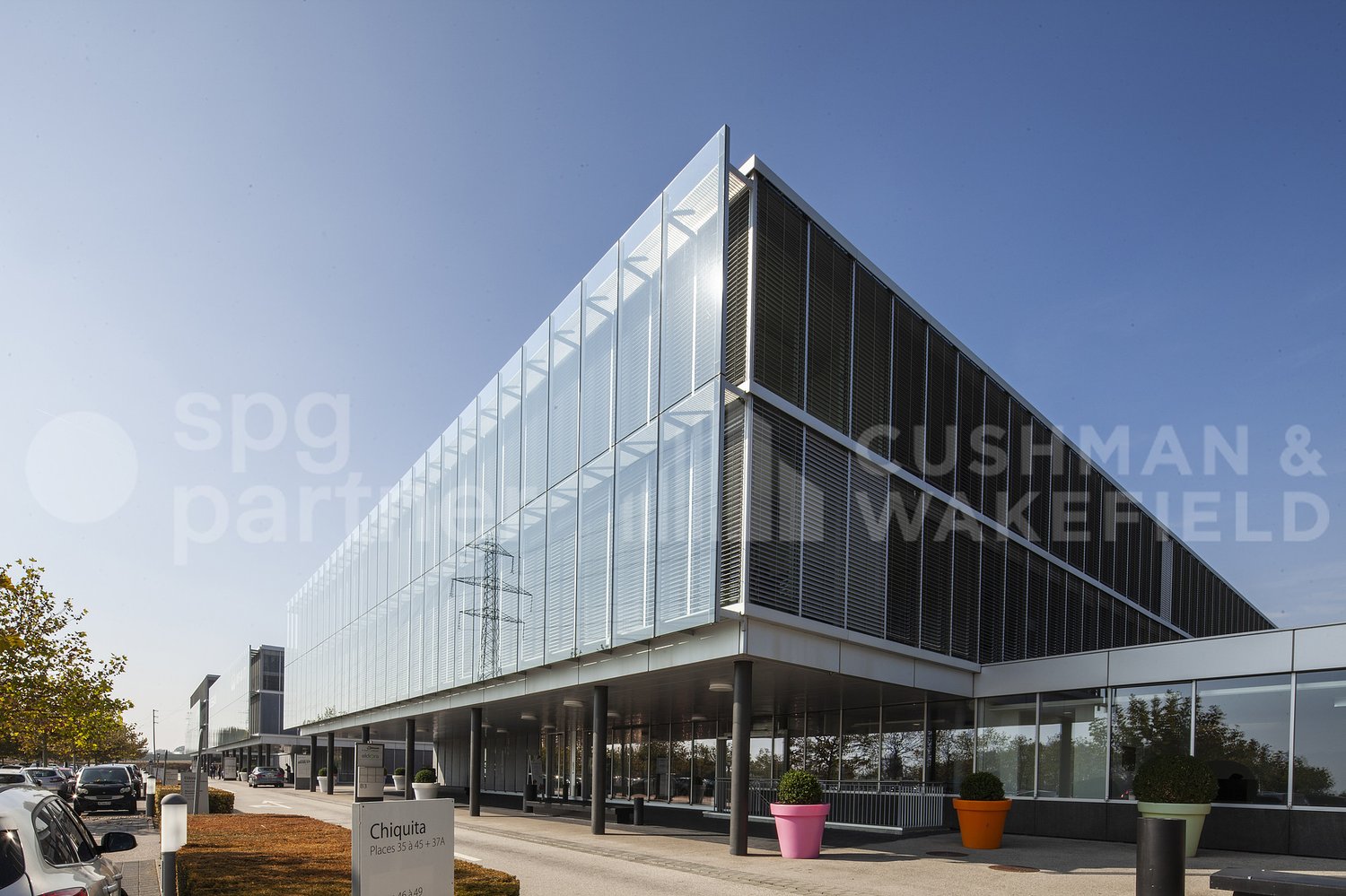 300m² office