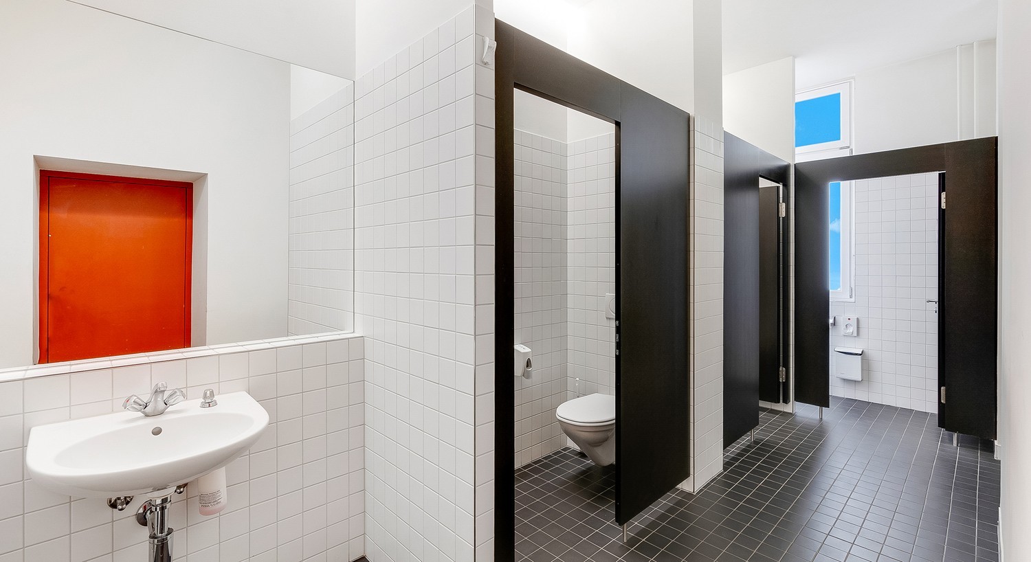 417m² office