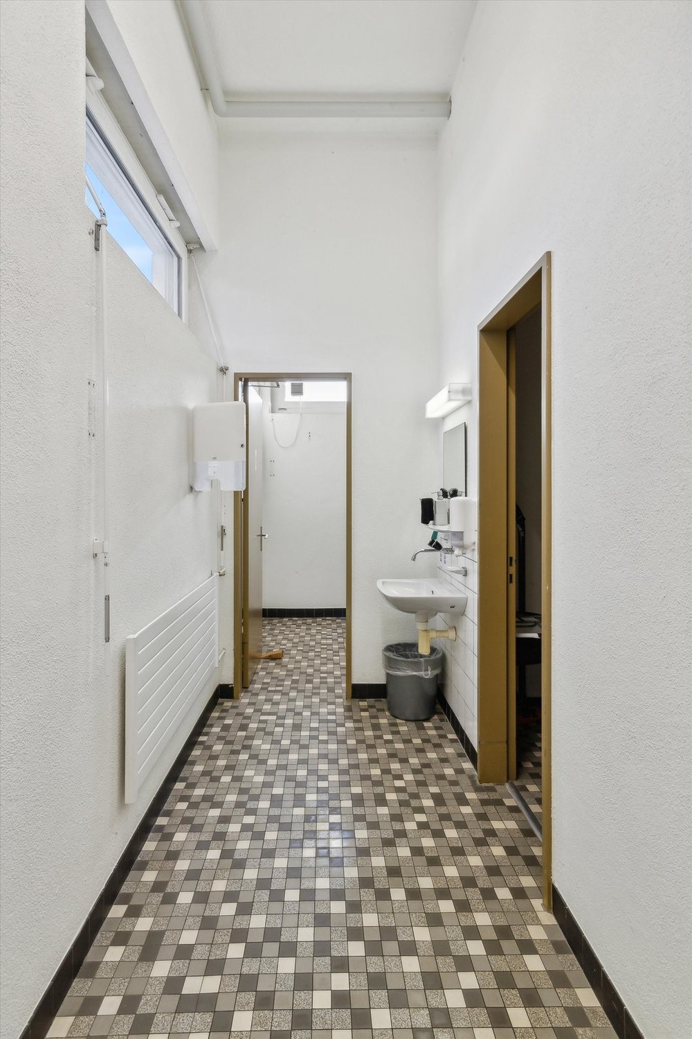 619m² commercial