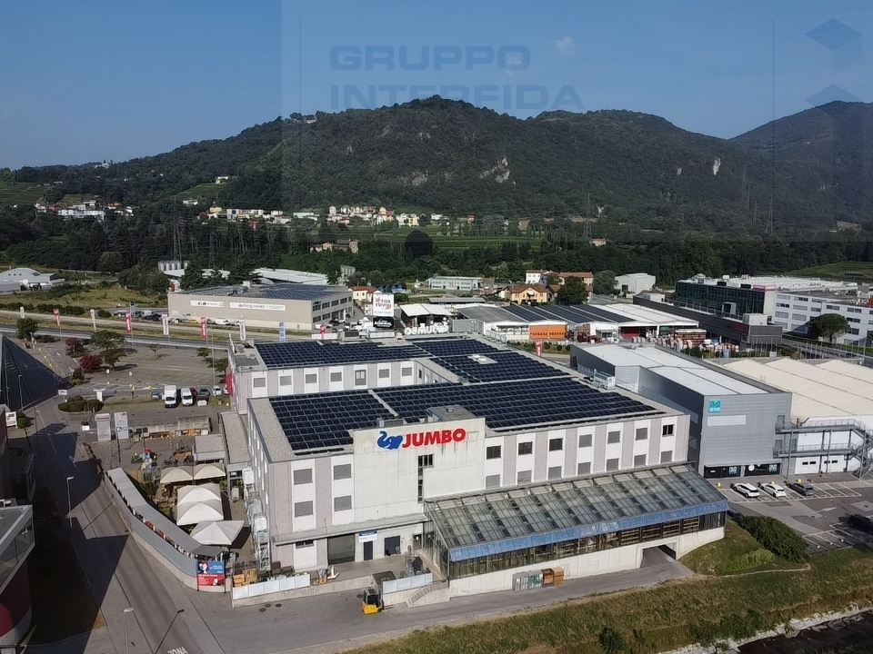 385m² office