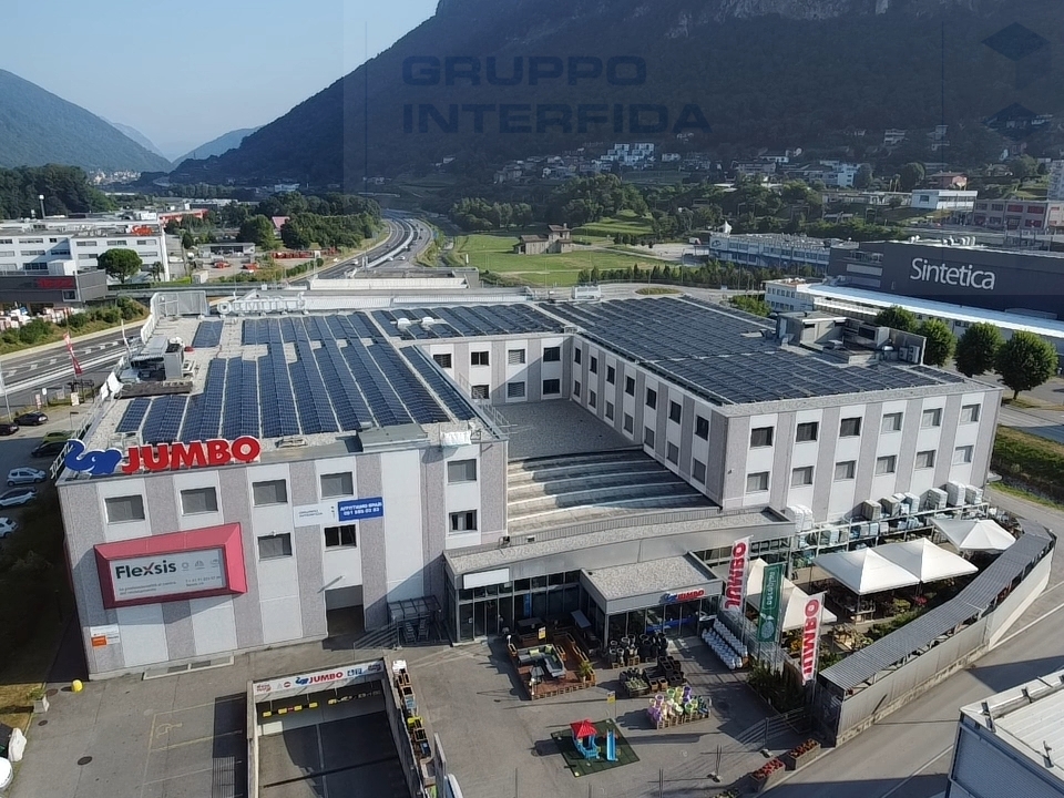 385m² office