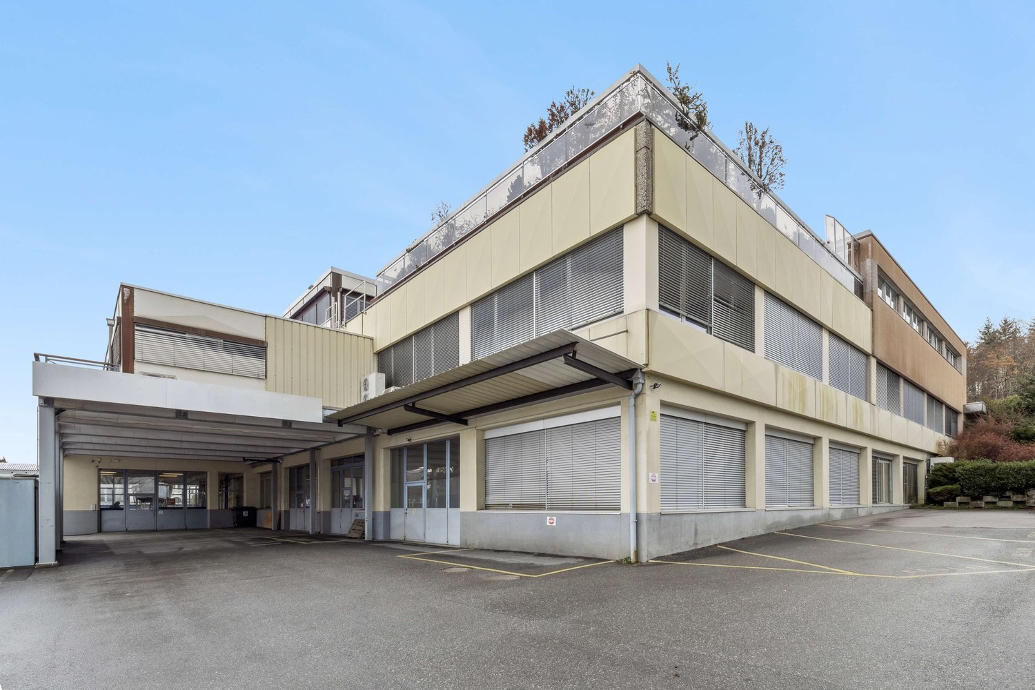 868m² industrial object