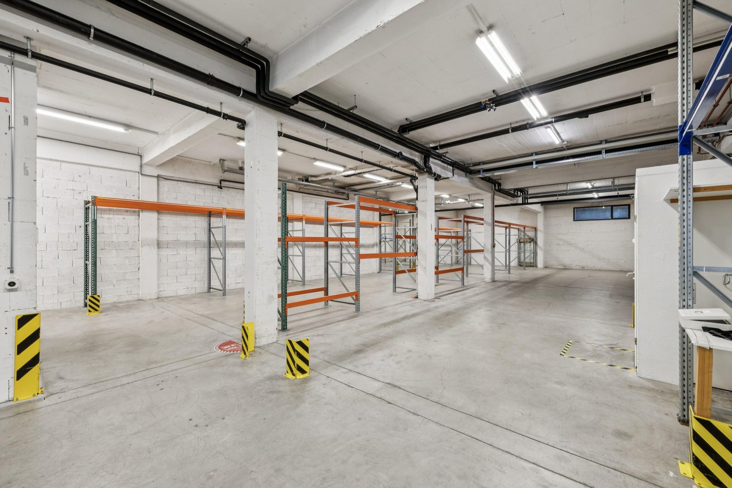 868m² industrial object