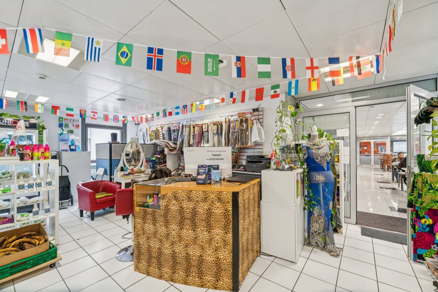 47m² shop