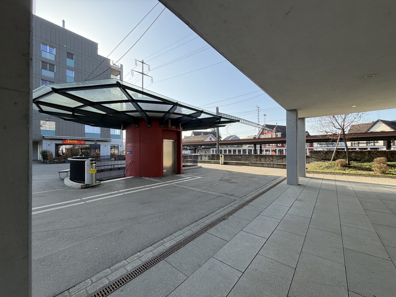 100m² commercial