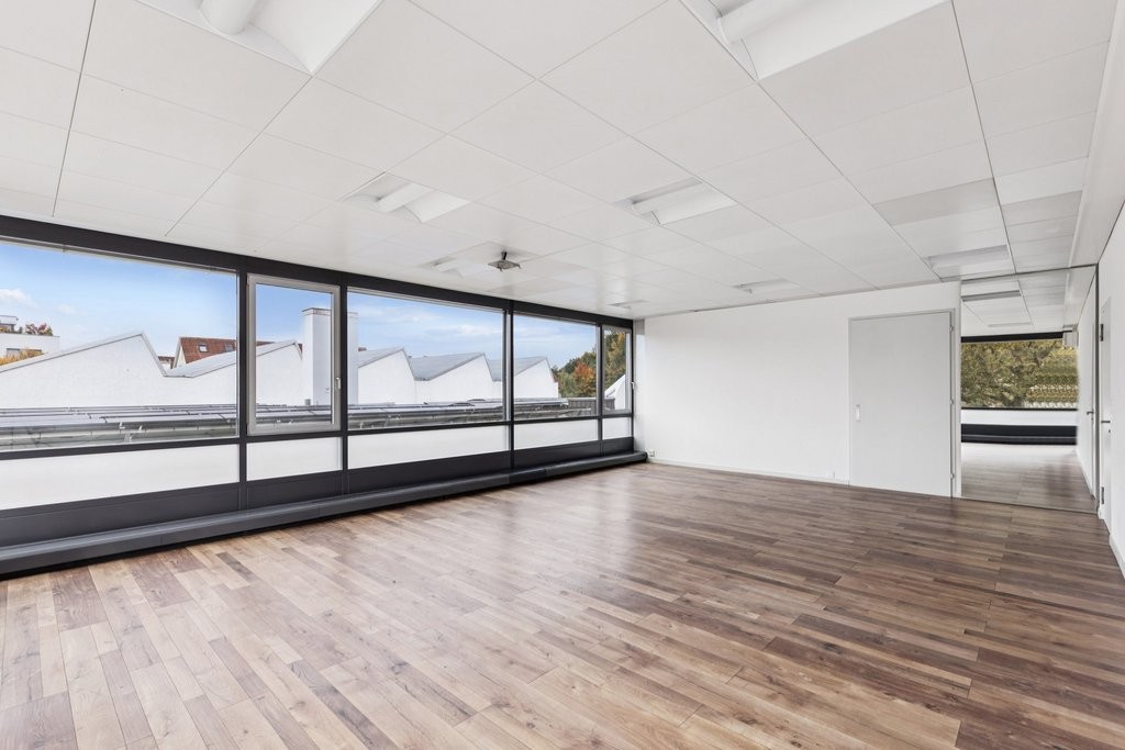 66m² office