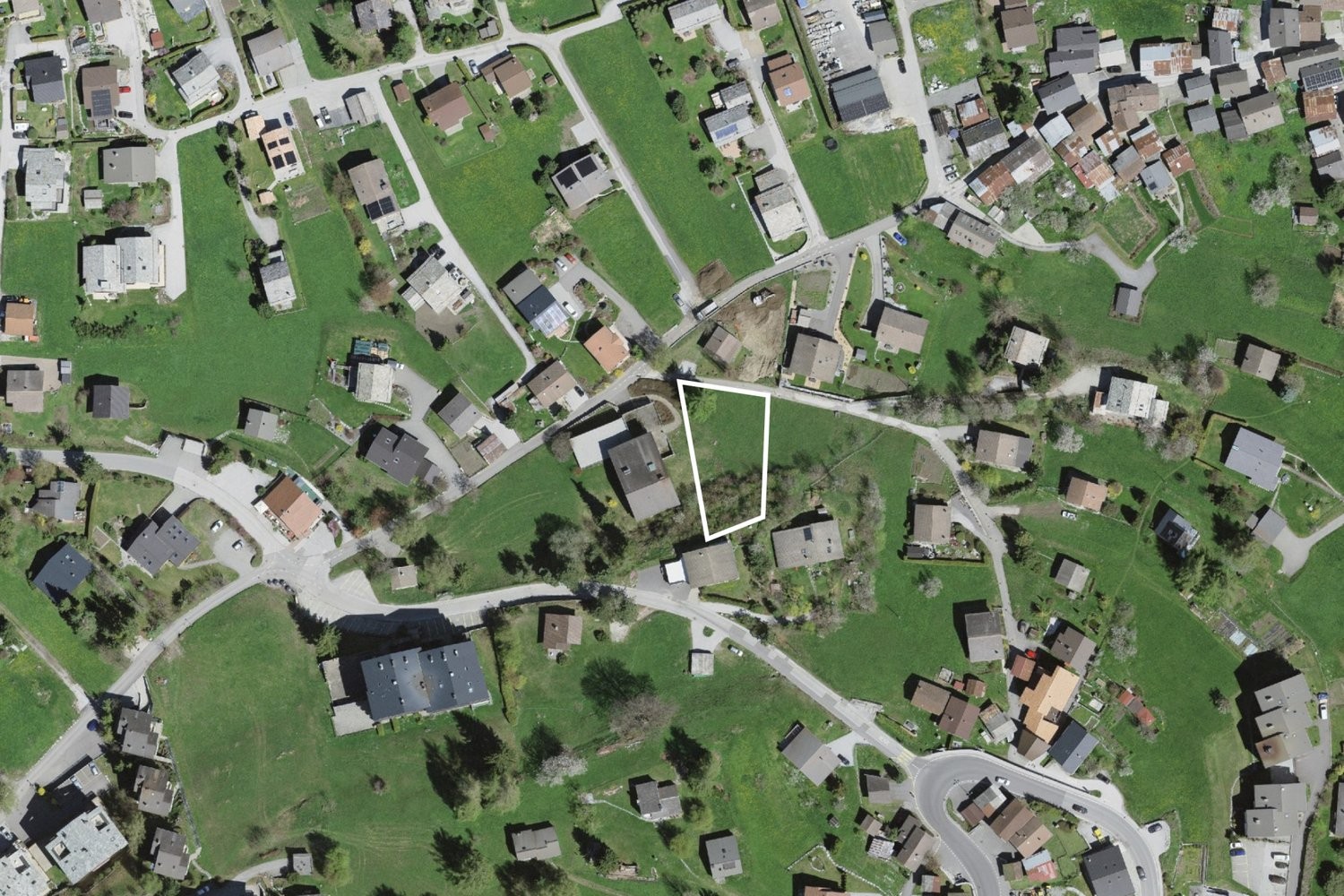 912m² building land