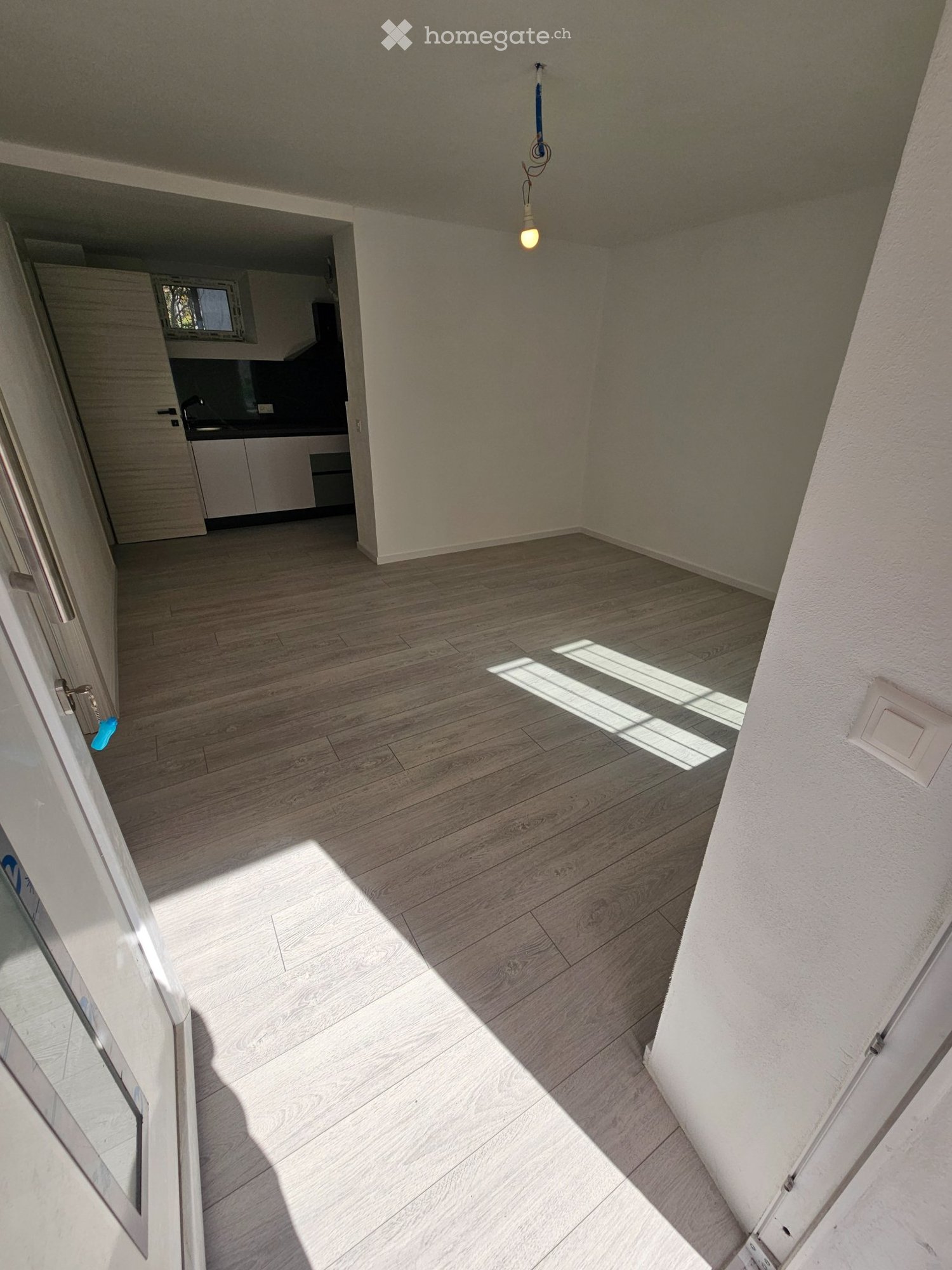 2-Zimmer-Wohnung

Apartment in Carasso mit Küche, Wohnzimmer, Bad mit Dusche und Doppelzimmer in einem Gebäude mit nur 3 Wohnungen mit separaten Eingängen, eine Terrasse zum Essen im Freien zur Verfügung. 
Kosten 950 plus 70 fr Nebenkosten pro Monat, Möglichkeit eines Aussenparkplatzes für 60 fr pro