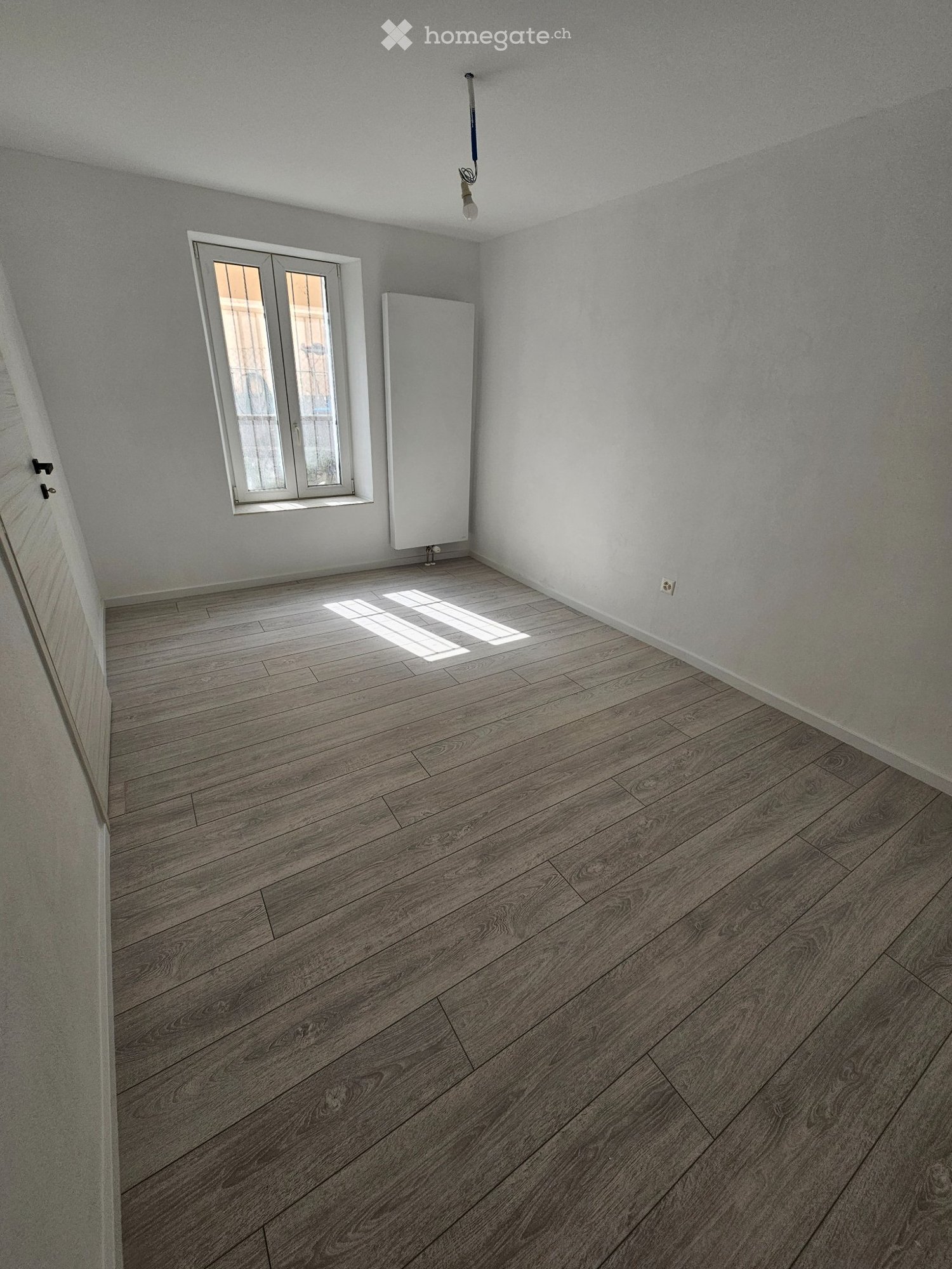 2-Zimmer-Wohnung

Apartment in Carasso mit Küche, Wohnzimmer, Bad mit Dusche und Doppelzimmer in einem Gebäude mit nur 3 Wohnungen mit separaten Eingängen, eine Terrasse zum Essen im Freien zur Verfügung. 
Kosten 950 plus 70 fr Nebenkosten pro Monat, Möglichkeit eines Aussenparkplatzes für 60 fr pro