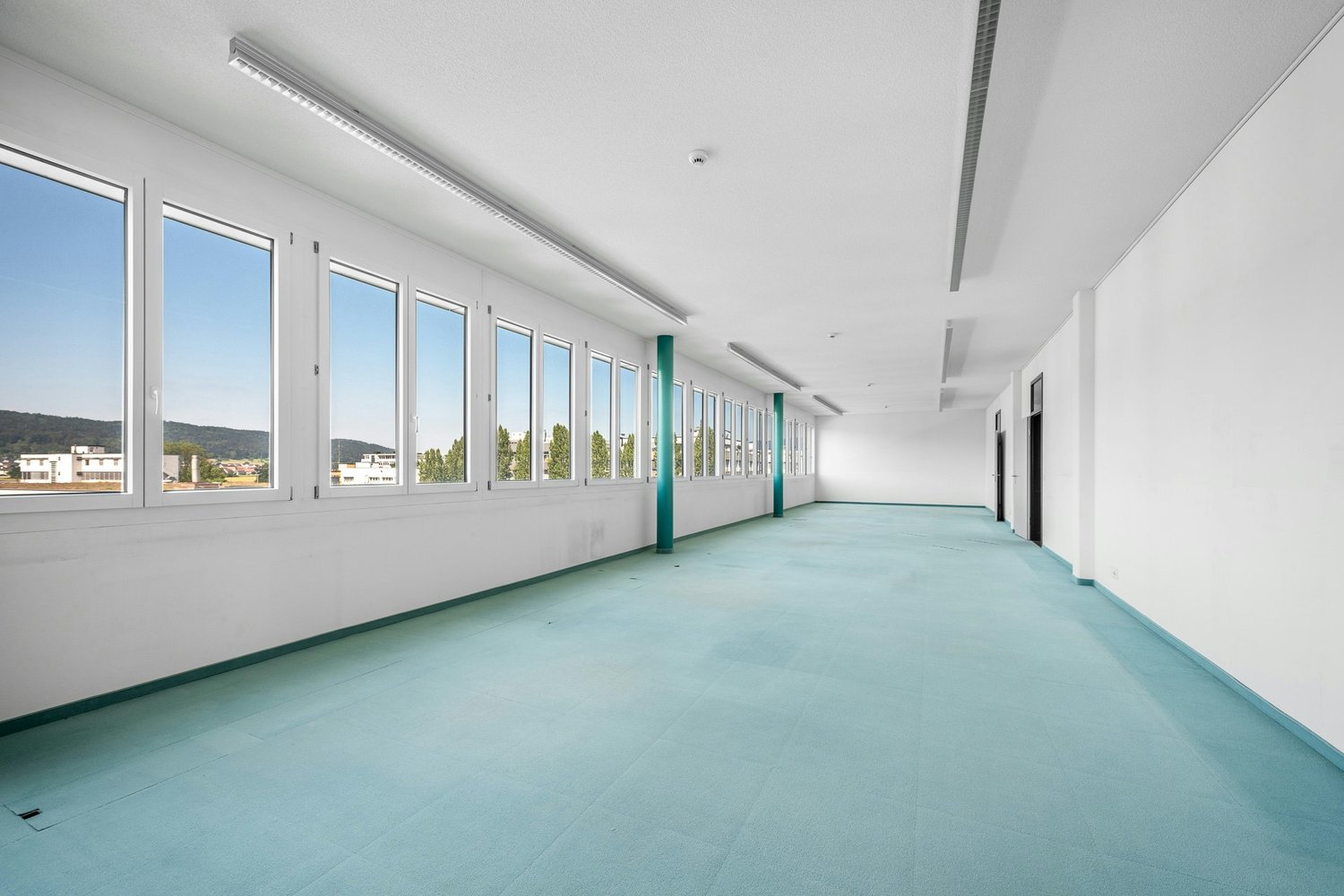750m² office