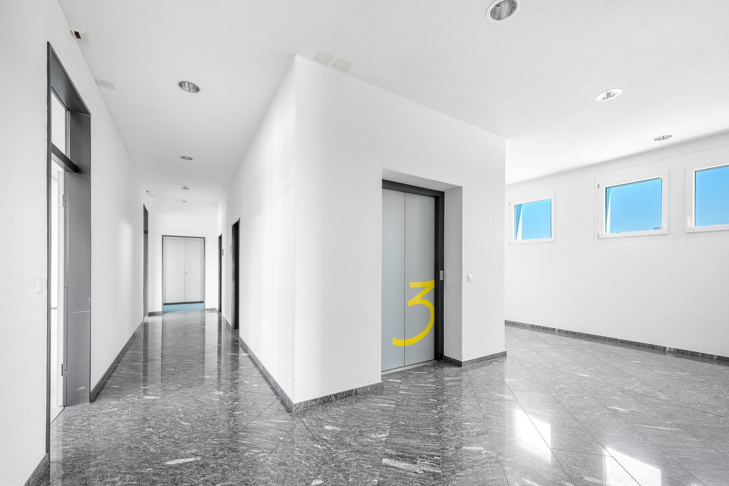 750m² office