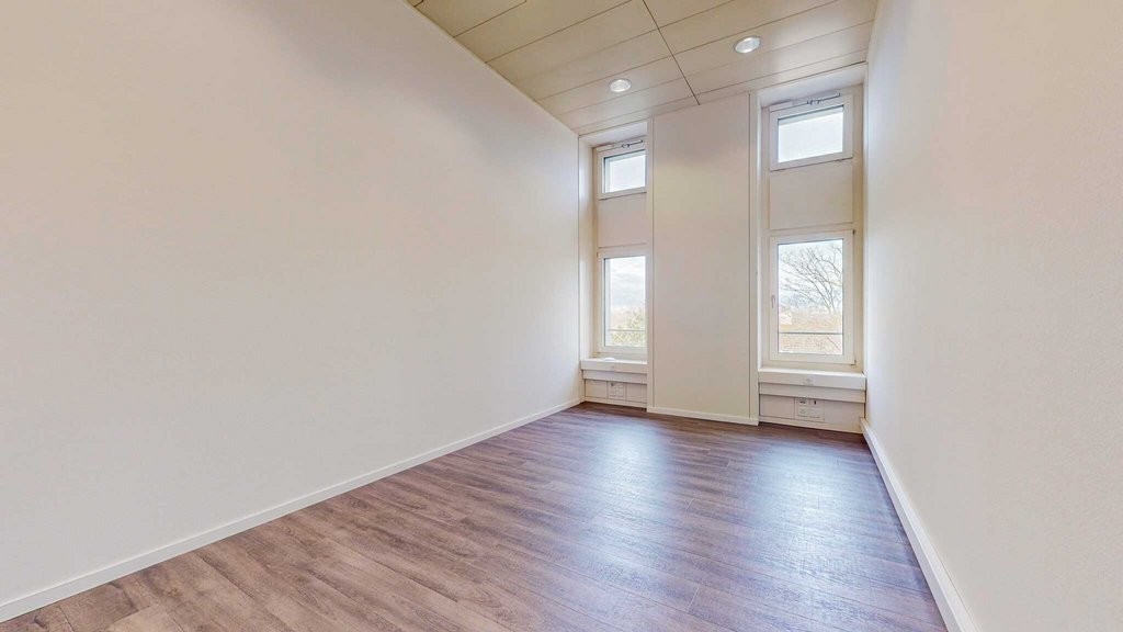85m² office