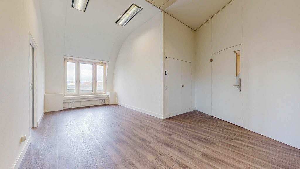 85m² office