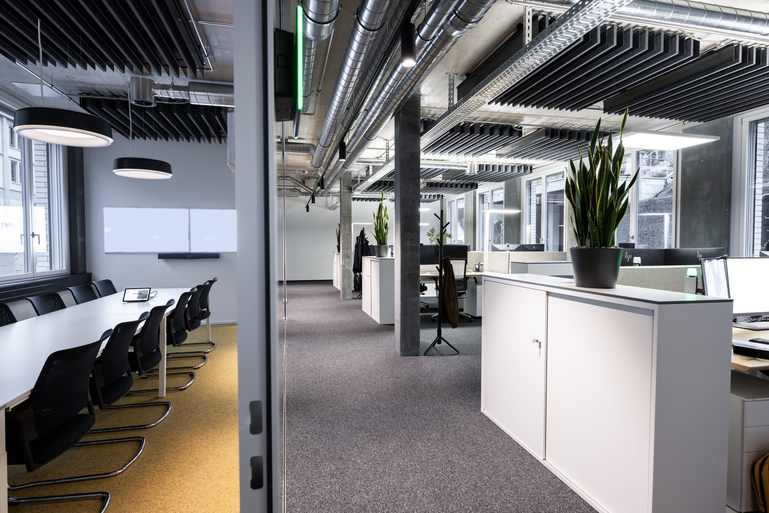 299m² office
