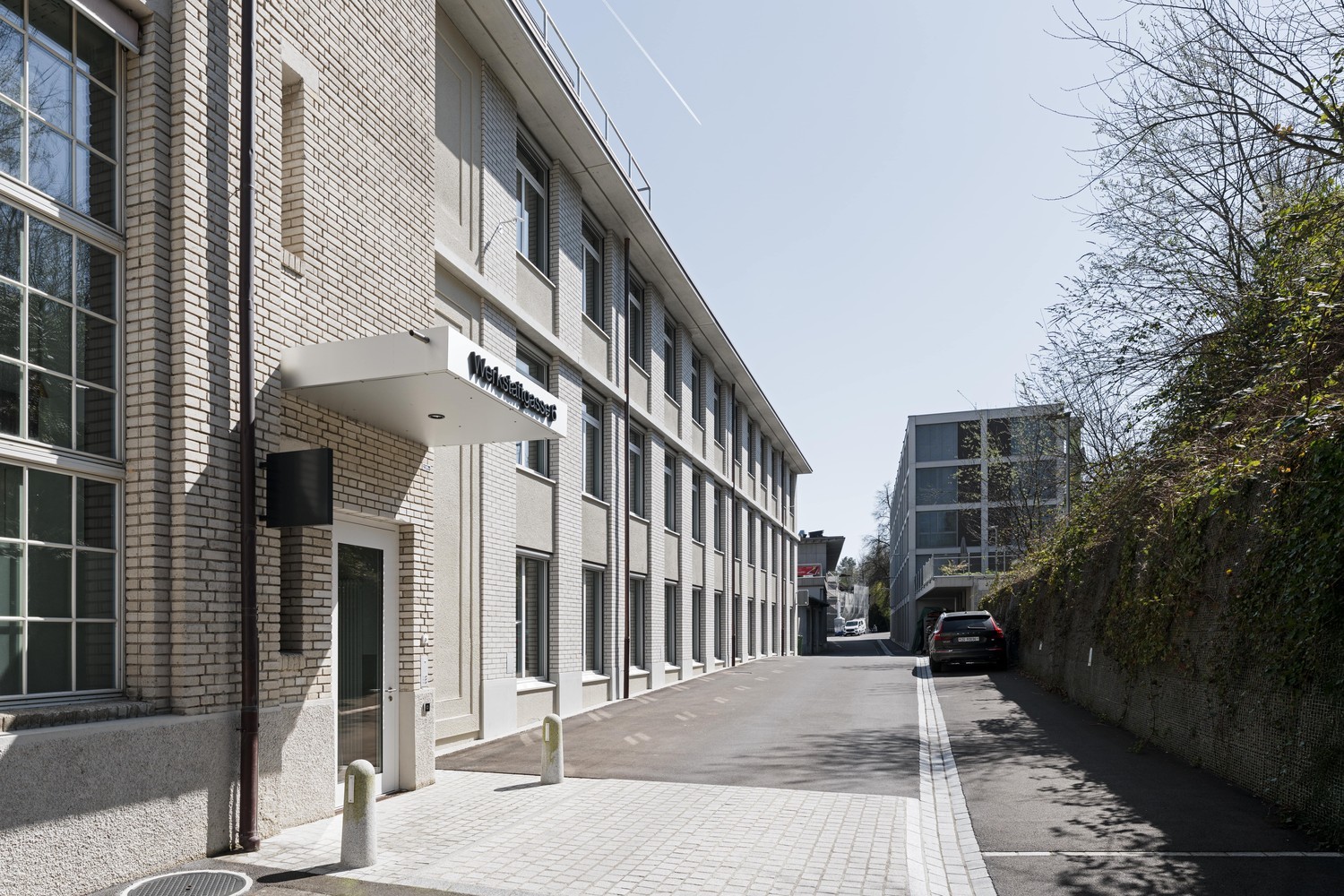299m² office