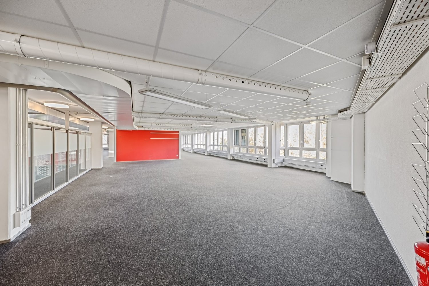 5000m² office