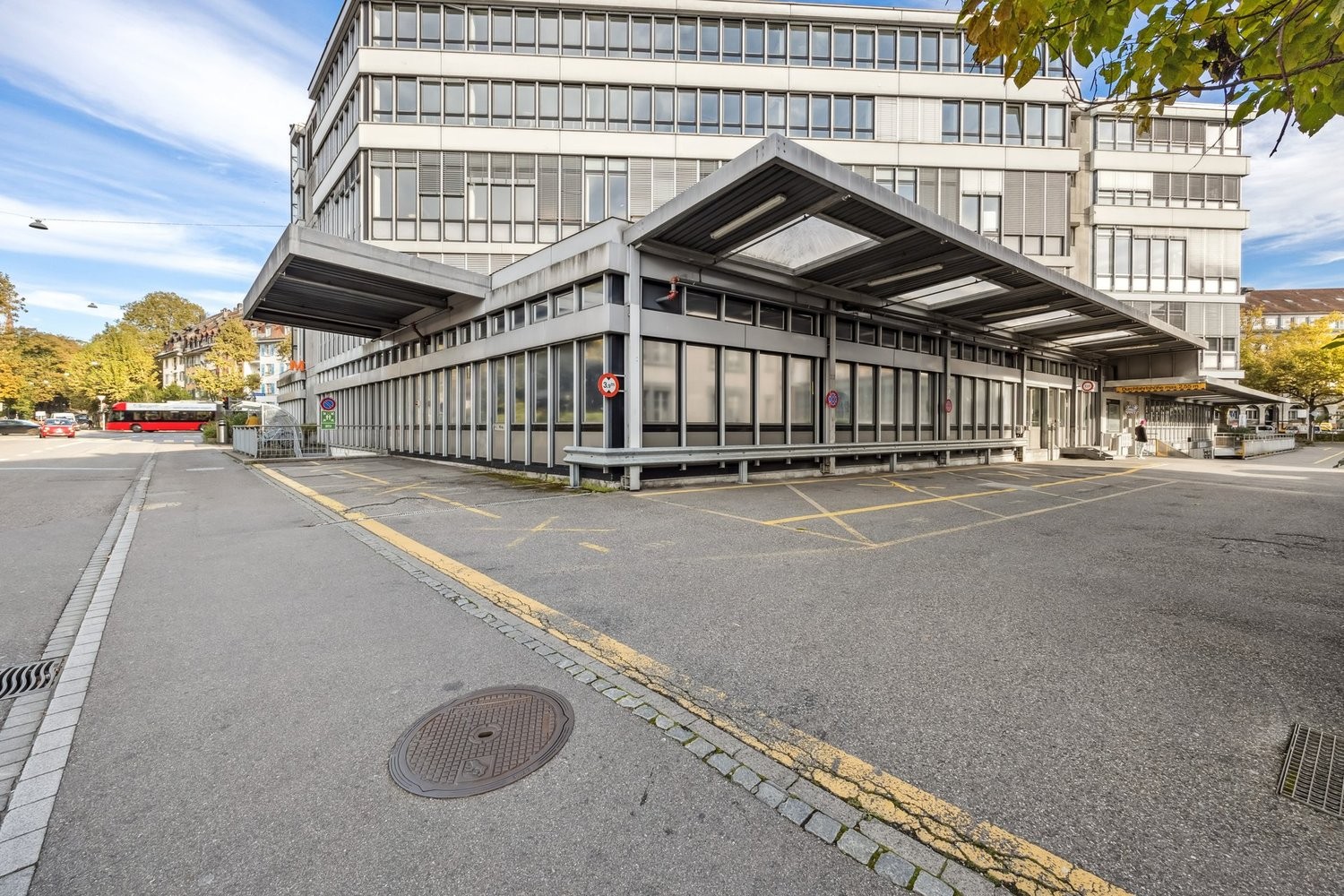 5000m² office