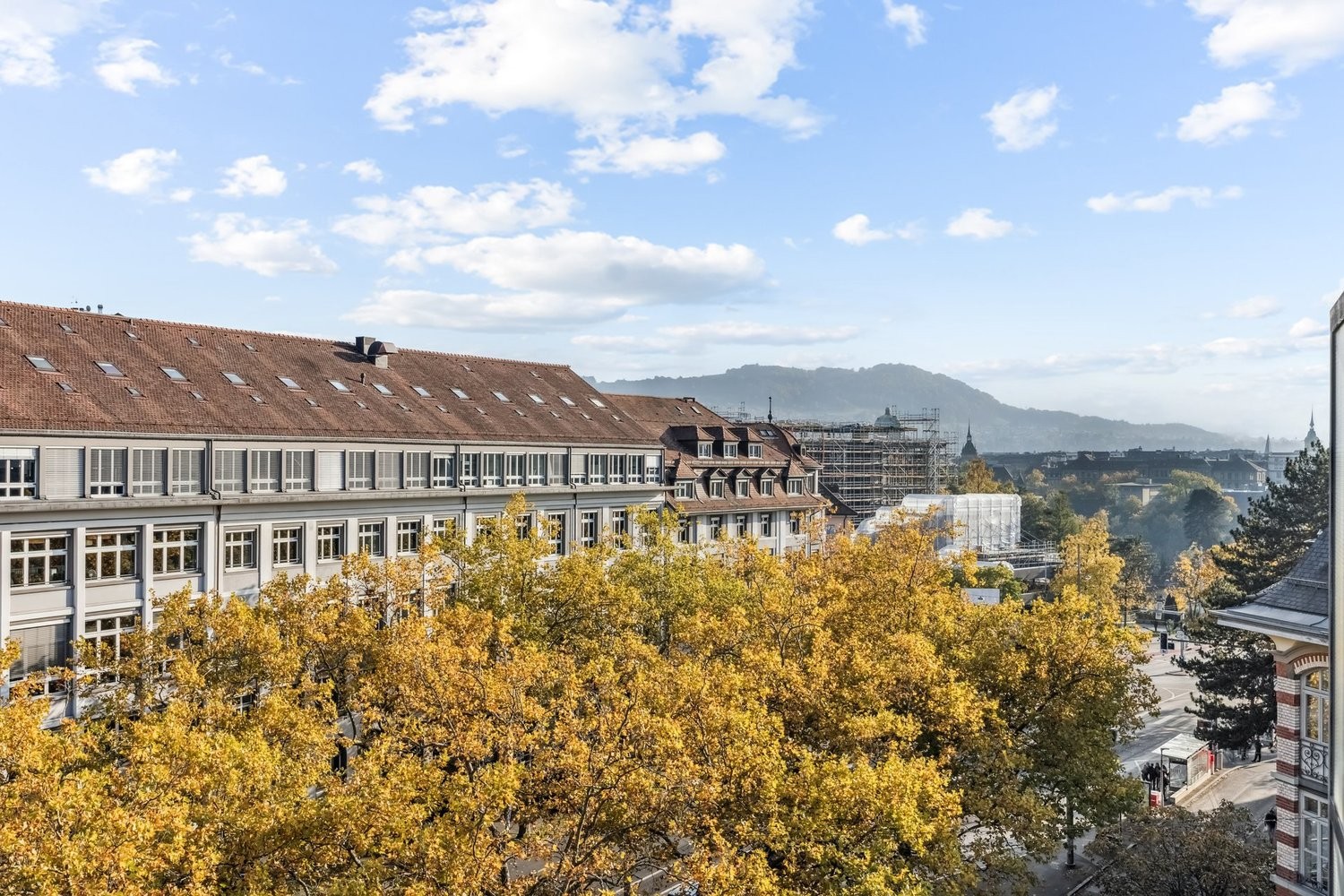 5000m² office