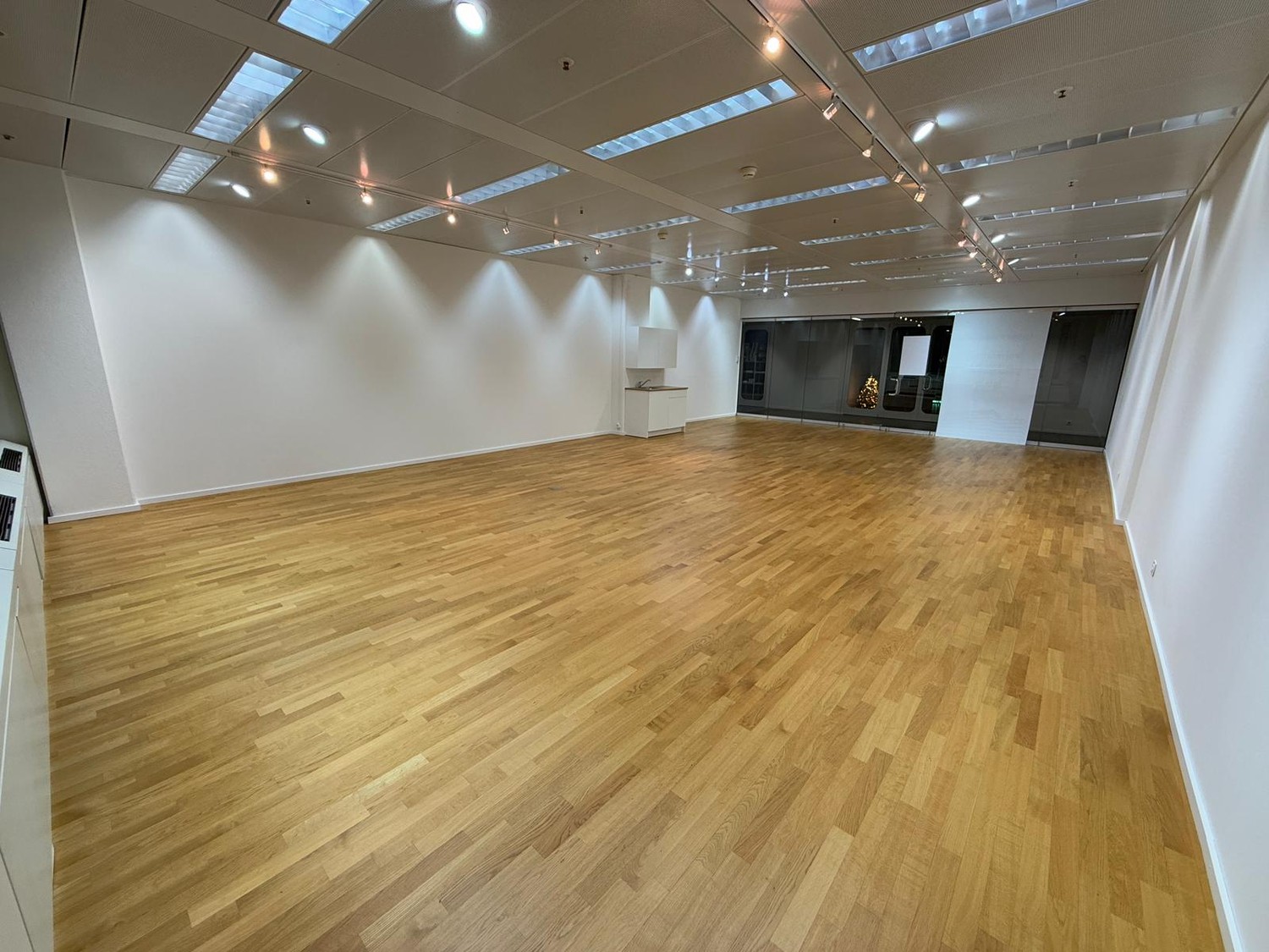 95m² office